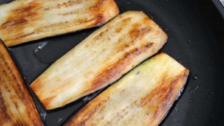 Marinovaný lilek s česnekem