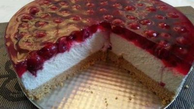 Nepečený cheesecake s třešněmi