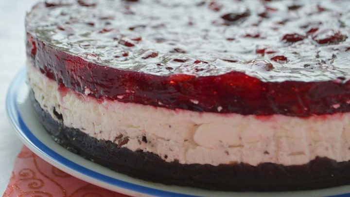 Nepečený cheesecake s třešněmi