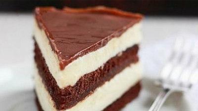 Božský čoko dort s krémem z bílé čokolády