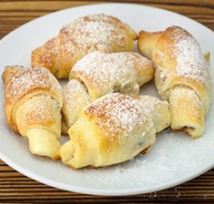 Křehké rohlíčky plněné marmeládou
