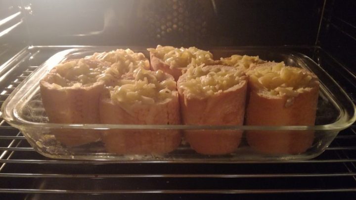 Zapečené bagetky s náplní z restovaných hub