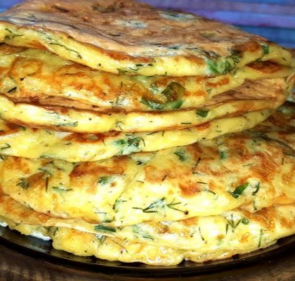 Gruzínský sýrový chléb Khachapuri s kefírem