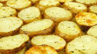 Lahodné opečené brambory s rozmarýnem