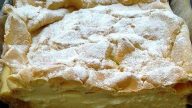 Dezert z odpalovaného těsta plněný vanilkovým krémem