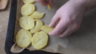 Zapečené brambory s klobásou