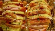 Zapečené bramborové harmoniky se slaninou a sýrem