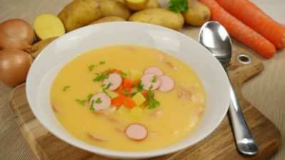 Krémová bramborová polévka s párkem