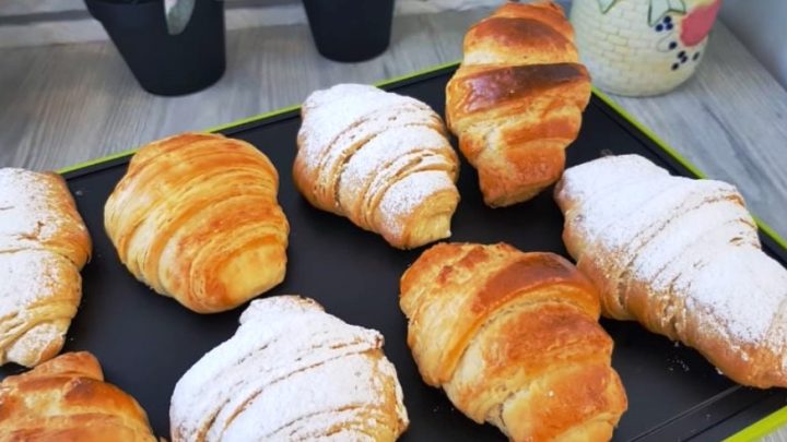 Domácí croissanty plněné krémem