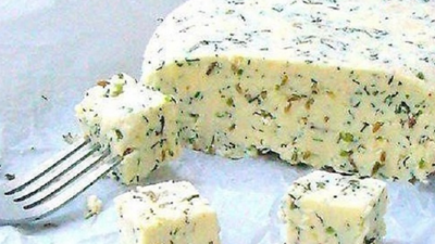 Domácí sýr s bylinkami a kořením