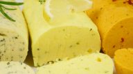 Recept na 3 druhy bylinkového másla