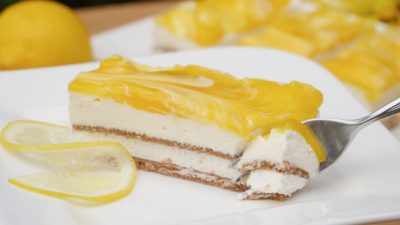 Delikátní nepečené citronové řezy s jogurtovým krémem