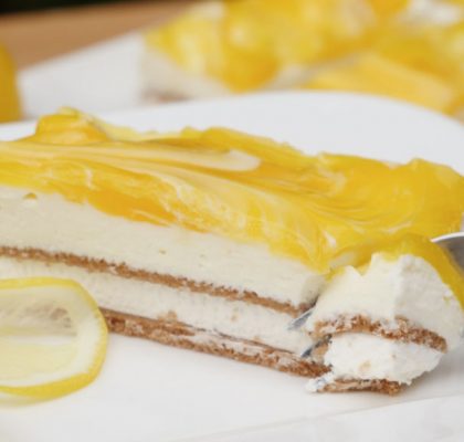 Delikátní nepečené citronové řezy s jogurtovým krémem