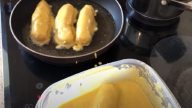 Plněné kuřecí tyčinky se sýrem nebo bylinkovým máslem