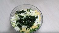 Kuřecí salát s majonézou a okurkami