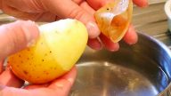 Jak loupat efektivně vařené brambory? Poradíme vám!