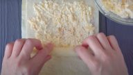 Jednoduché rohlíky z pita chleba zapečené se sýrem