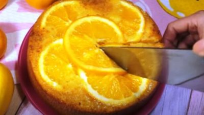 Jednoduchý voňavý dortík s čerstvým pomerančem