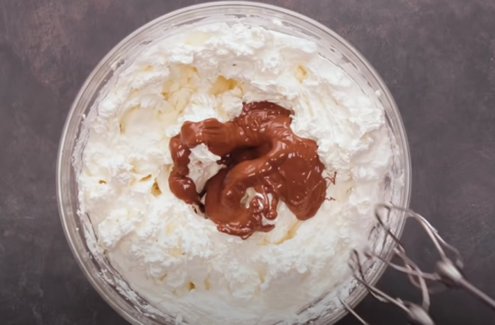 Famózní dort à la Ferrero Rocher: NEPEČENÝ recept, který nikdo ...