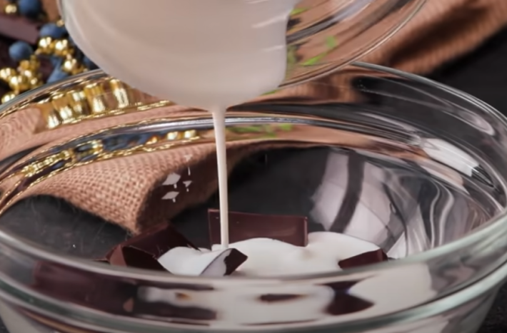 Famózní dort à la Ferrero Rocher: NEPEČENÝ recept, který nikdo ...