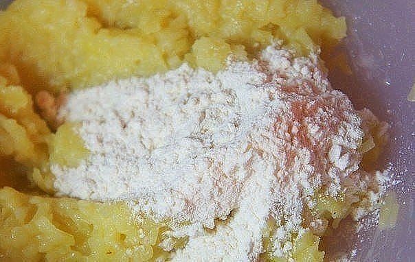 Smažené párky v bramborovém těstíčku