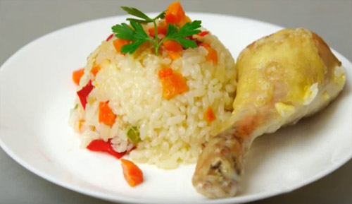 Pečená kuřecí stehna s rýží z jednoho pekáčku