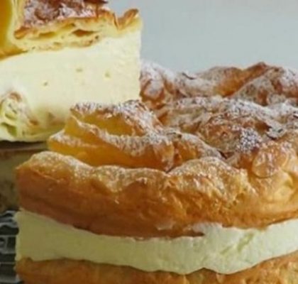 Dort Karpatka z odpalovaného těsta a jemnou vanilkovou náplní