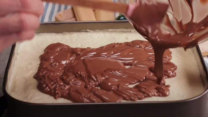 Kokosový dort podobný tyčince Bounty