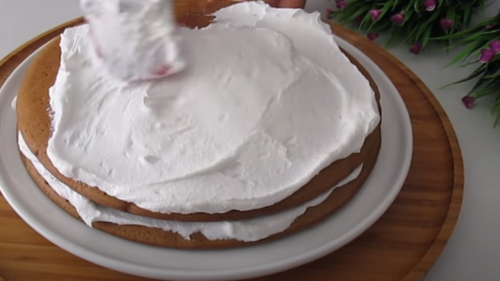 Palačinkový dort z kávy a banánů