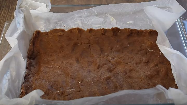 Krémový koláč s broskvemi