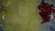Opékané brambory s paprikami a bylinkami