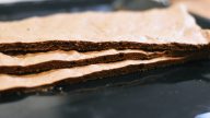 Kakaový piškot s karamelovým krémem