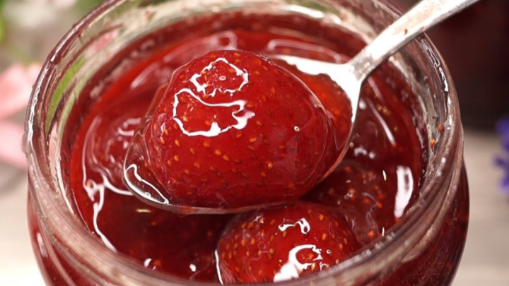 Milujete jahodový džem? Vyzkoušejte tento jednoduchý recept a zamilujete si jej ještě více
