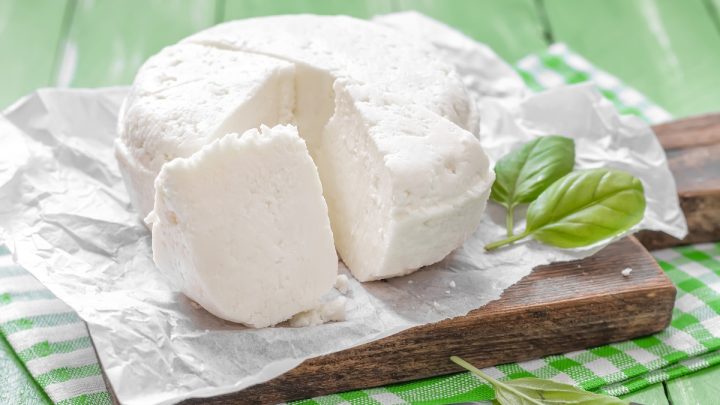 Jednoduchý recept na pravý a poctivý domácí sýr z čerstvého mléka