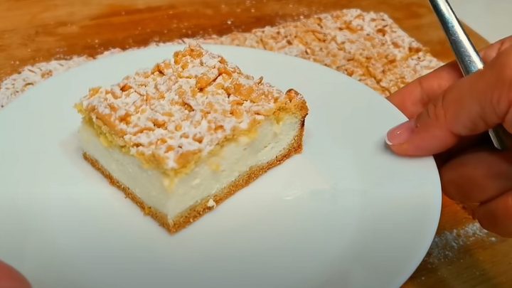 Strouhaný máslový koláč s tvarohovou náplní
