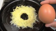 Dva druhy originálních snídaňových receptů z vajíček a brambor