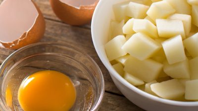 Dva druhy originálních snídaňových receptů z vajíček a brambor