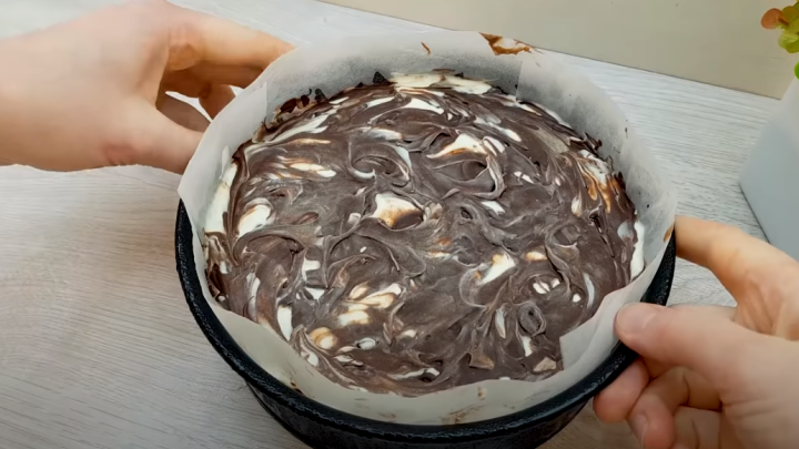 Zmrzlinový dort se smetanovou a kakaovou příchutí