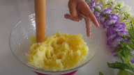 Smažené bramborové tyčky se sezamem
