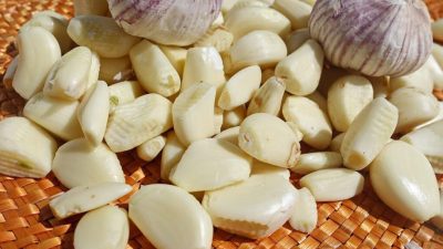 Jak oloupat česnek snadno, rychle a bez zápachu na rukou?