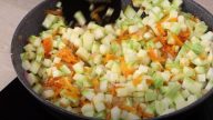 Rychlá domácí cuketová pomazánka s mrkví a cibulí