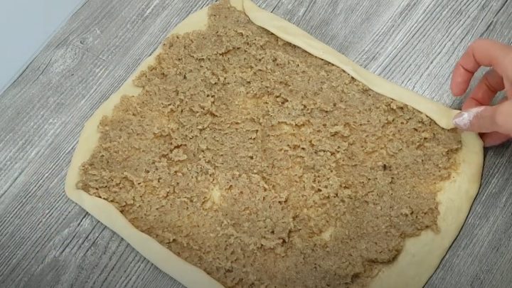 Recept na lahodnou ořechovou roládu, po které se zapráší