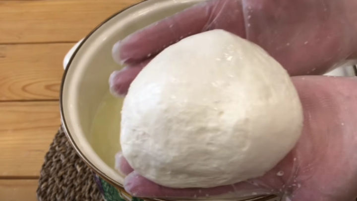 Domácí sýr mozzarella jen ze dvou přísad připravíte za 30 minut