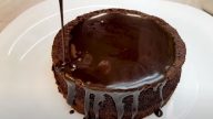 Vynikající čokoládový dort hotový za 5 minut bez cukru a mouky