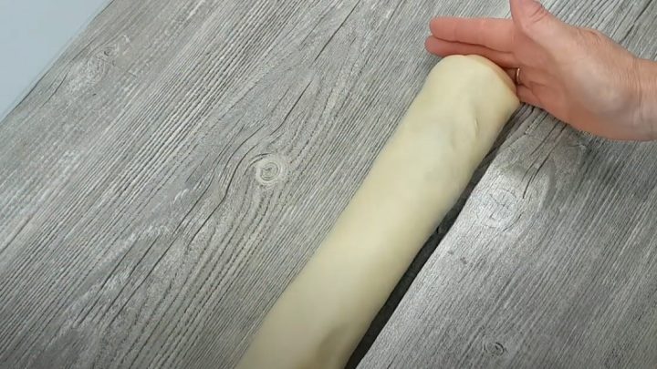 Recept na lahodnou ořechovou roládu, po které se zapráší