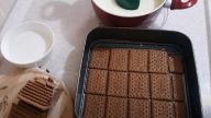 Rychlý nepečený dort s vařeným krémem a čokoládovou polevou