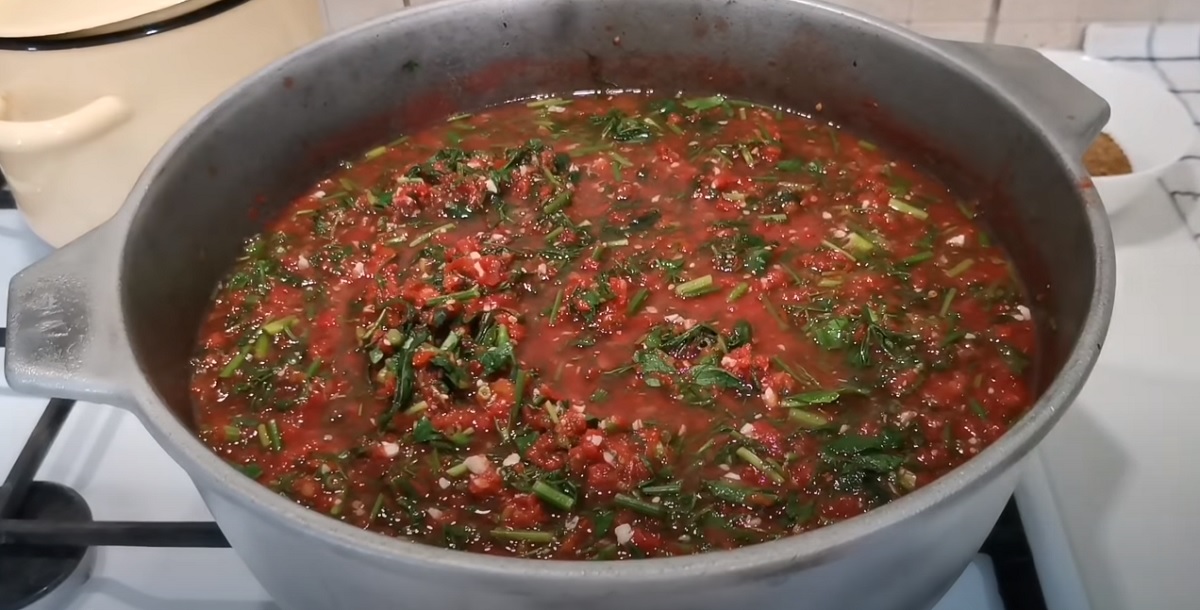 Шиндр мындр помидоры. Консервируем помидоры шиндры мындры. Помидоры соленые бочковые. Шиндр мындр помидоры. Заготовка помидор на зиму.