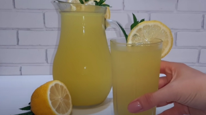 Domácí limonáda z pomeranče, melounu či okurky