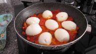 „Zapečená“ vejce se zeleninou a sýrem
