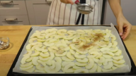 Nejjednodušší domácí roláda s jablky a skořicí